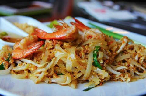 Gluten-Free Shrimp Pad Thai with Tofu